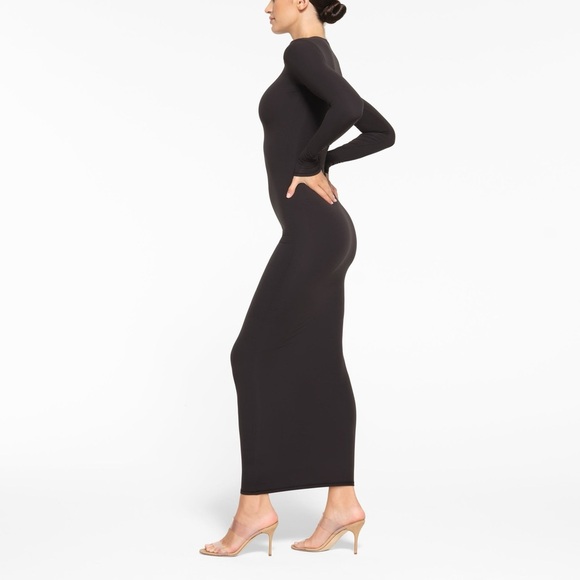 SKIMS Dresses & Skirts - SKIMS fits everybody long sleeve dress